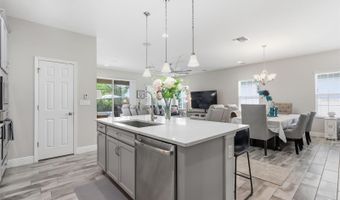 5565 SILVER SUN Dr, Apollo Beach, FL 33572