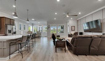 7420 PARADISO Dr, Apollo Beach, FL 33572