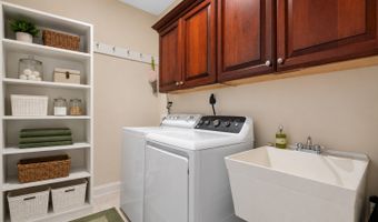 12 Logans Way, Danbury, CT 06811