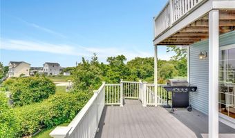 8 Green Acres Dr, Narragansett, RI 02882