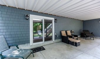 20 Birch View Ct, Cranston, RI 02921
