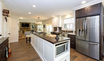 859 Country Club Ln, Ashland, OH 44805