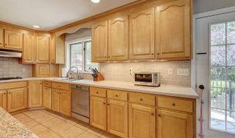163 Windy Knoll Dr, Berlin, CT 06037