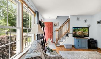 21 Bowling Green Ln, Belfast, ME 04915