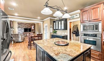 2711 SE 7Th St, Bentonville, AR 72712