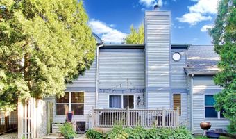 30 Oxford Ct, Algonquin, IL 60102
