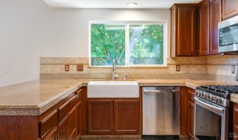 2318 S Hampton Cir, Santa Rosa, CA 95401