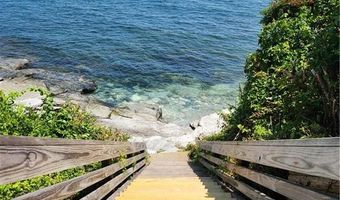 4 Clarkes Village Ln, Jamestown, RI 02835