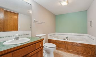 1046 8th St SE, Altoona, IA 50009
