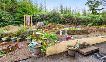 142 S QUADRANT St, Rockaway Beach, OR 97136