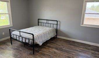 527 Village Ct, Altoona, IA 50009