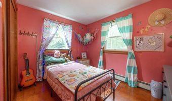 18 Cobb Rd, Ashburnham, MA 01430