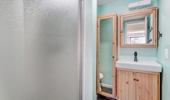 6437 HOLYOKE Dr, Annandale, VA 22003