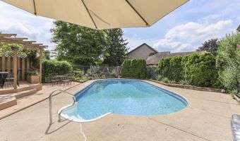 1521 Secretariat Ln, Indianapolis, IN 46217