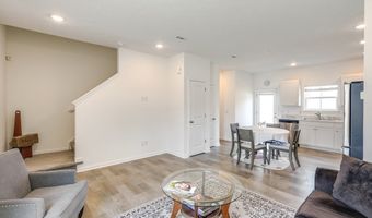 677 Crossings Ln, Akron, OH 44320
