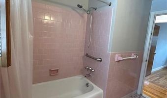 75 Hopeworth Ave, Bristol, RI 02809