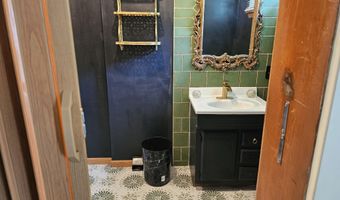 312 W Locust St, Aurora, MO 65605