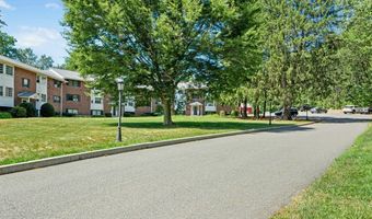 1 Town House Ln 6, Acton, MA 01720