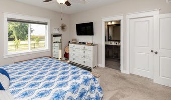 916 35th St SW, Altoona, IA 50009