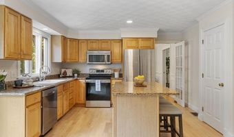 37 Concord Rd, Acton, MA 01720