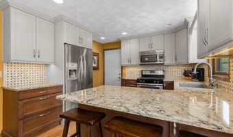 2623 W SUNNYVIEW Cir, Appleton, WI 54914