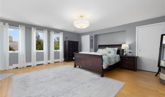 5 Maloney Ln, Middletown, RI 02842