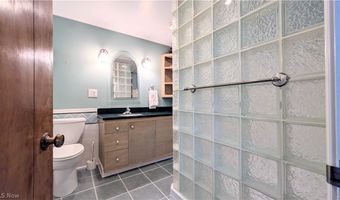 6409 Old Wood Rd, Ashtabula, OH 44004