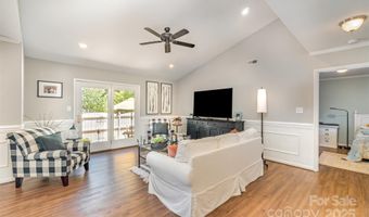 2722 Hillmont Dr, Charlotte, NC 28226