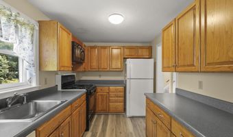 18 Harbor Hill Dr, Bourne, MA 02532