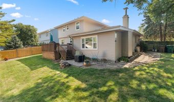2242 Camelot Ct, Altoona, IA 50009