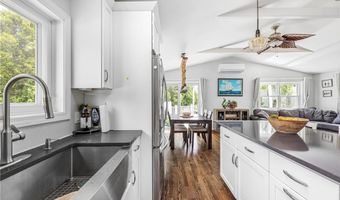 60 Brooklyn Rd, Narragansett, RI 02882