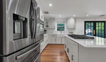 587 Central Ave, Johnston, RI 02919
