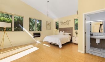 621 E Shore Rd, Jamestown, RI 02835
