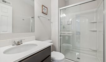 33 N Lincoln Ln, Arlington Heights, IL 60004
