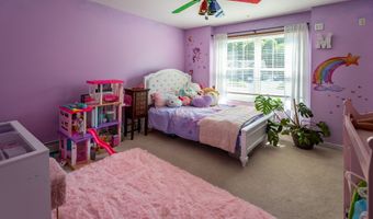 2 Quail Hollow Ct, Beacon Falls, CT 06403