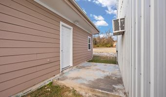 1302 Shull St, Ava, MO 65608