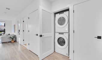117 W 2ND St 202, Bayonne, NJ 07002
