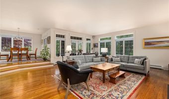 56 Summerfield Ln, Middletown, RI 02842