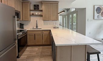 15 Shakespeare Dr, Albrightsville, PA 18210