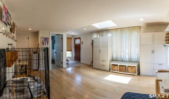 18 Waverly Rd, Branford, CT 06405