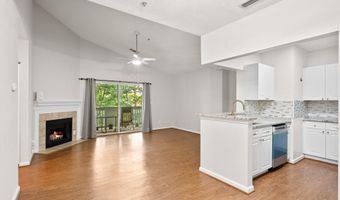20322 BEECHWOOD Ter 301, Ashburn, VA 20147