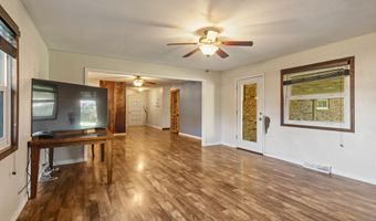 1307 S Washington Ave, Aurora, MO 65605
