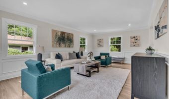 8 Imperia Pl, Aberdeen, NJ 07747