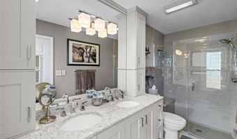 647 Waterford Ridge Dr, Ballwin, MO 63021