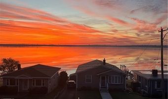 11 King Philip Ave, Bristol, RI 02809