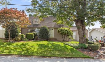 124 Longview Dr, Cranston, RI 02920