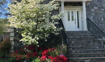 2138 PATRICK HENRY Dr, Arlington, VA 22205