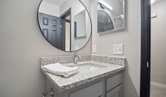 67 W 8TH St, Atlantic Beach, FL 32233