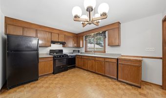 34 Crescent Dr, Akron, NY 14001