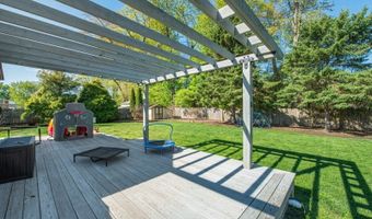 18 Evergreen Dr, Bayonne, NJ 07035